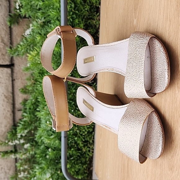 Louise et Cie Ankle Strap Gold Leather Wedge Sandals Size 11 - Picture 2 of 11